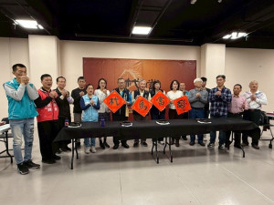 大里新春揮毫。林重鎣