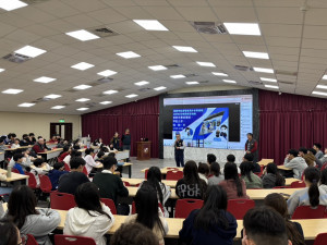 桃警少年隊走入校園，舉辦一場別開生面的「校園安全大進化」宣導活動。