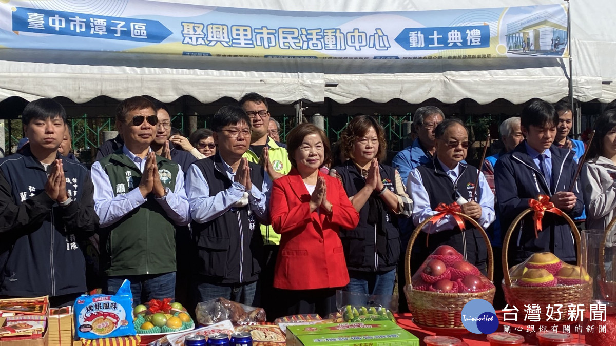 台中市民政局長吳世瑋、法制局長李善植代表市長盧秀燕主持祈福儀式，立委楊瓊瓔、市議員賴朝國、蕭隆澤、徐瑄灃等多位民代出席。