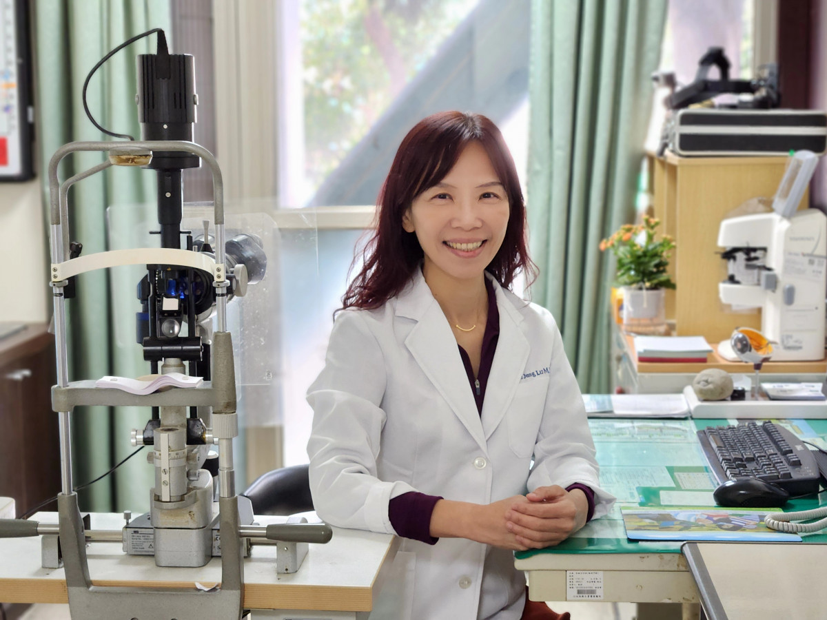 衛生福利部眼科主任呂姿瑢提到，脈衝光治療屬非侵入性療程，每次約10至20分鐘，通常建議每3至4週進行一次，約3至4次為一個療程，可立即恢復正常作息，適合忙碌上班族與長時間用眼族群。