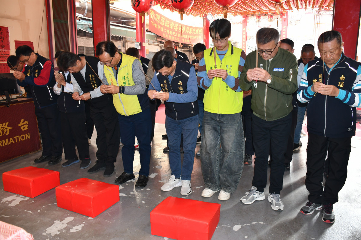 南瑤宮即將於1月31日重新入火安座管理人林世賢市長（前排左3）率相關人員向目前暫供奉。圖／彰化市公所提供