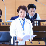 市長盧秀燕在議事堂回應普發現金議題