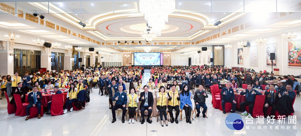 警察局志工大隊卸新任大隊長暨大隊幹部交接典禮大合影。