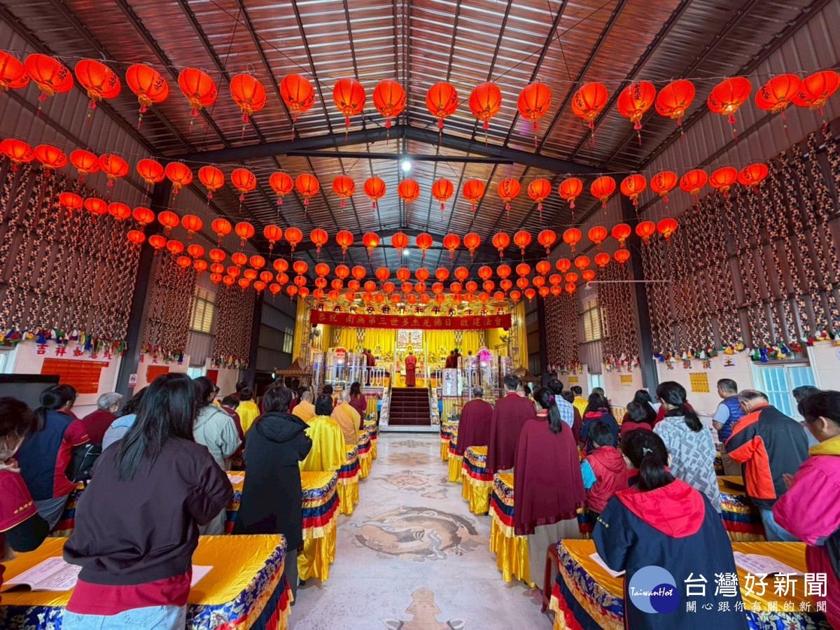 佛教正心會慶祝南無第三世多杰羌佛日法會　致贈板橋榮家加菜金