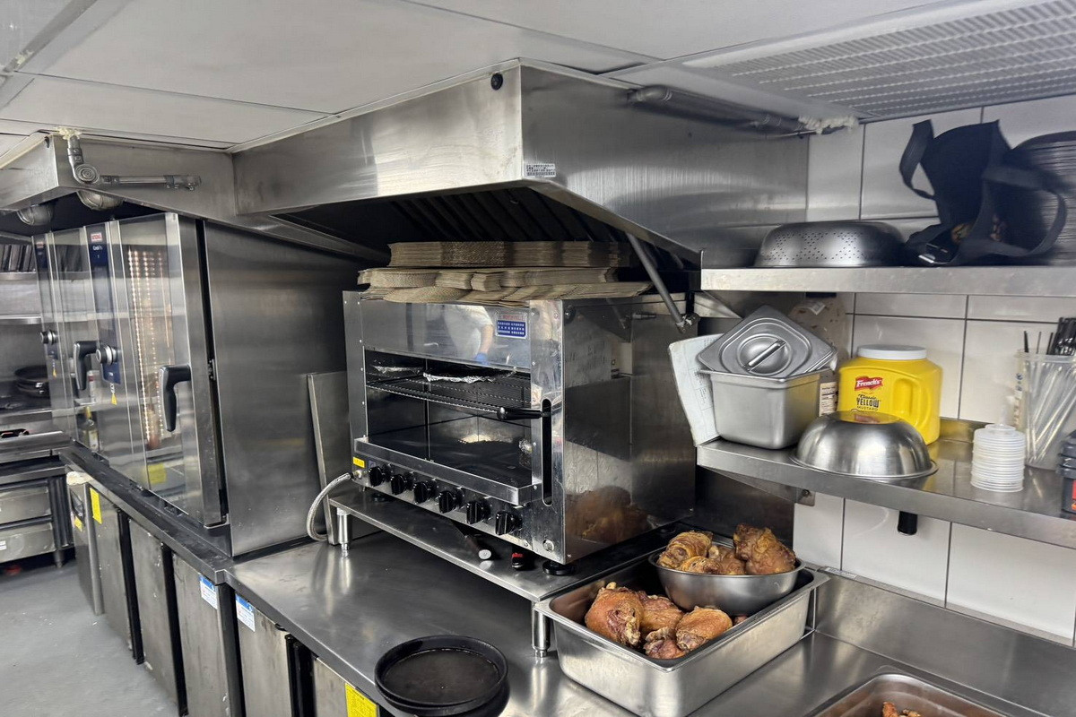 「裝得有效、用得正確、定期保養」納入強制規範，桃園餐飲油煙防制新制116年上路。<br />
