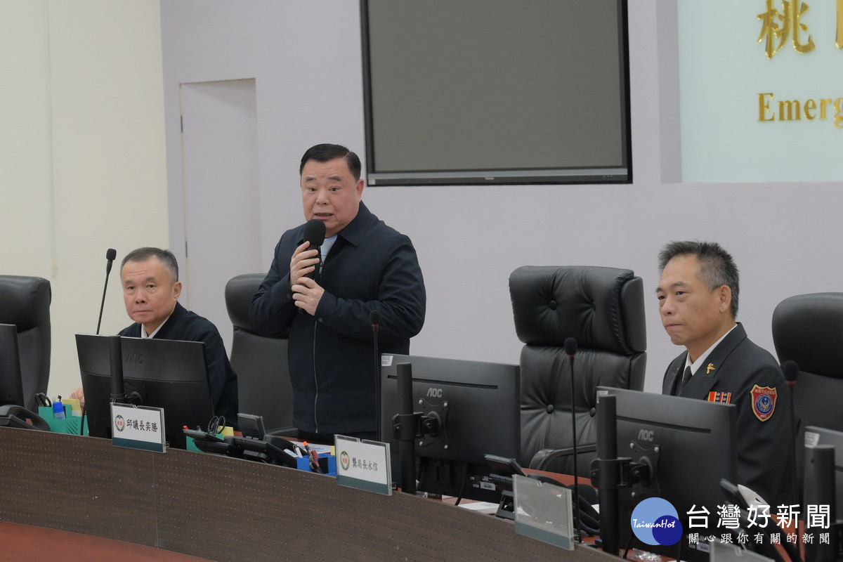 桃園市議會議長邱奕勝於消防局警局慰問時致詞。<br />