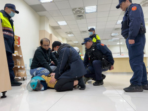 中壢警、內壢農會聯手演練守護金融安全。