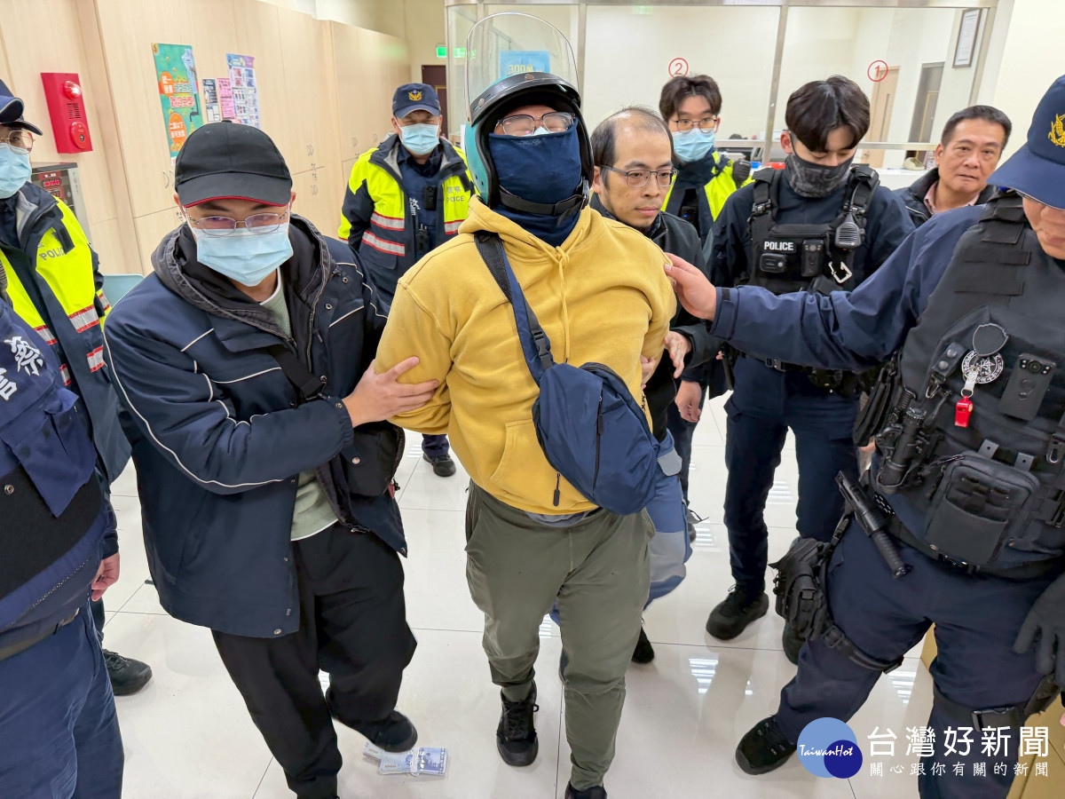 中壢警、內壢農會聯手演練守護金融安全。<br />
