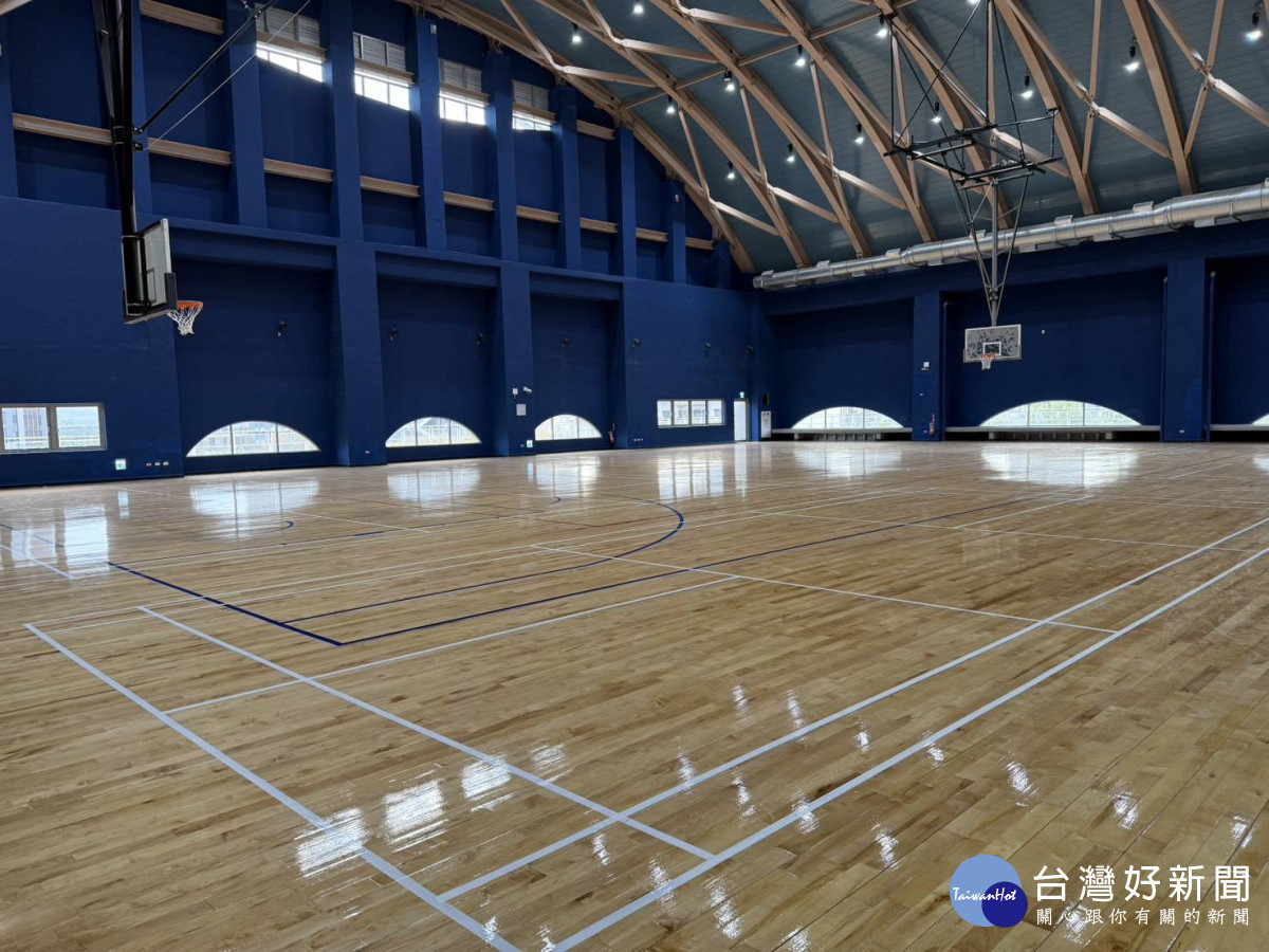 綜合球場可提供籃球、羽球使用
