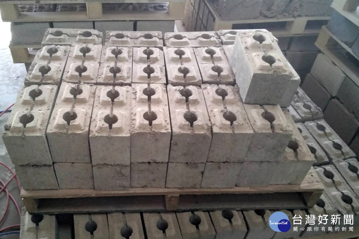 遭指廠區堆置營建廢土案廠區為收受廢磚塊，經破碎處理後，再製成空心磚產品。