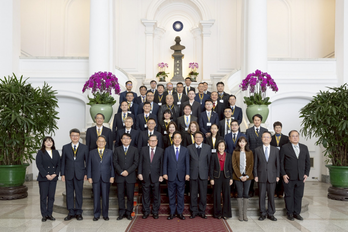 彰基醫師以臨床專業與創新研發，榮獲2025 IIP國際傑出發明家獎，並獲賴清德總統接見，展現醫療創新成果。（總統府提供）