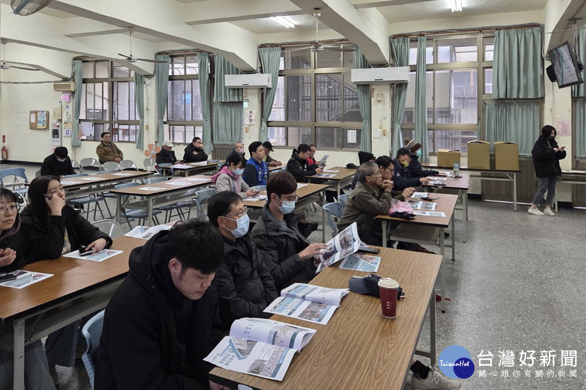 針對桃園區中山路多目標改善工程，桃市府養工處召開地方說明會，傾聽里民意見。<br />
