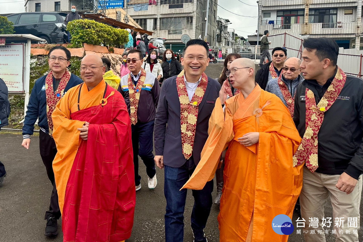 桃園市副市長蘇俊賓出席佛光山桃園講堂「慶祝法寶節-寒冬送暖臘八粥結緣」活動。