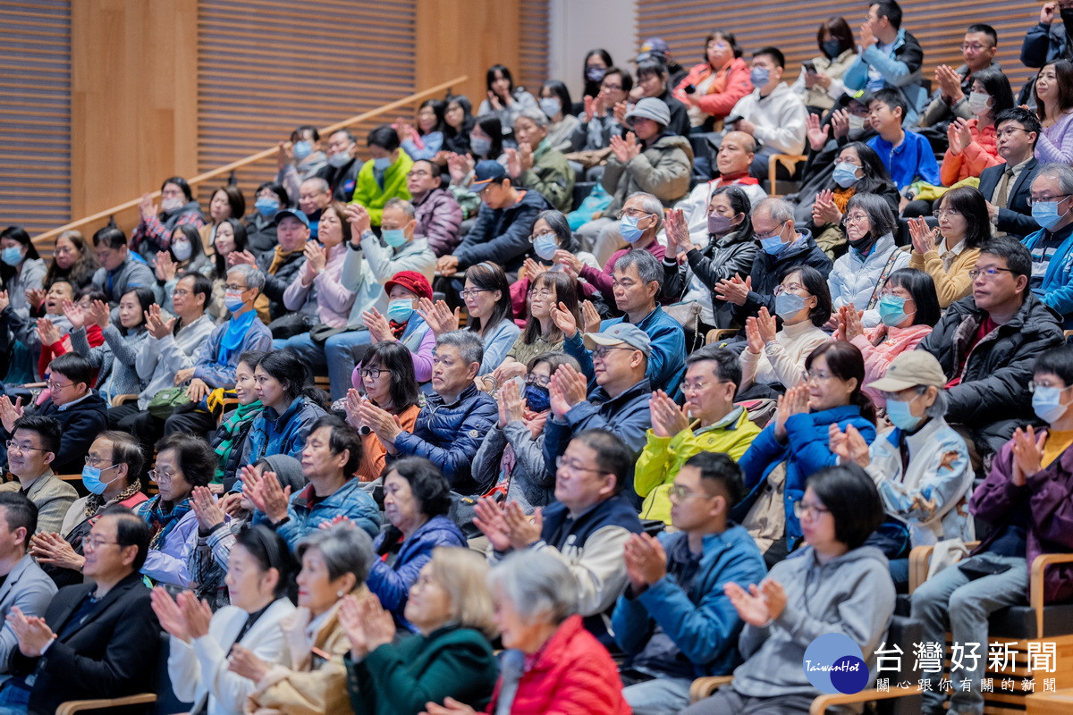 「日新對話：當投資科技遇上科技治理」座談吸引許多民眾到場聆聽。