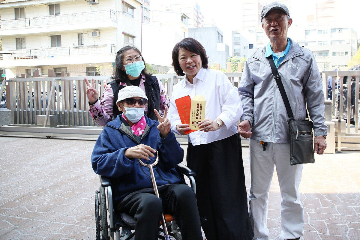 嘉義市長黃敏惠一早特地前往北興國中及大同國小發放所視察／嘉義市府提供