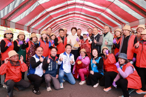 許縣長出席鹿谷櫻花冬筍季歡迎全國民眾春節來南投暢遊美景。（縣府提供）