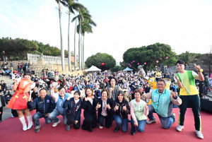 寒假燈場點亮八卦山，「2026彰化月影燈季」親子活動熱鬧開跑。圖／彰化縣政府提供