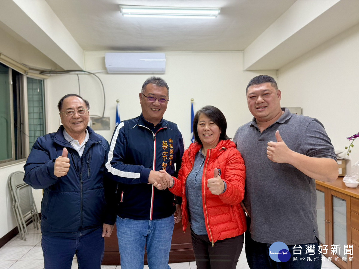 史雪燕展君子風範同意攜手合作。（蔡宗智服務處提供）