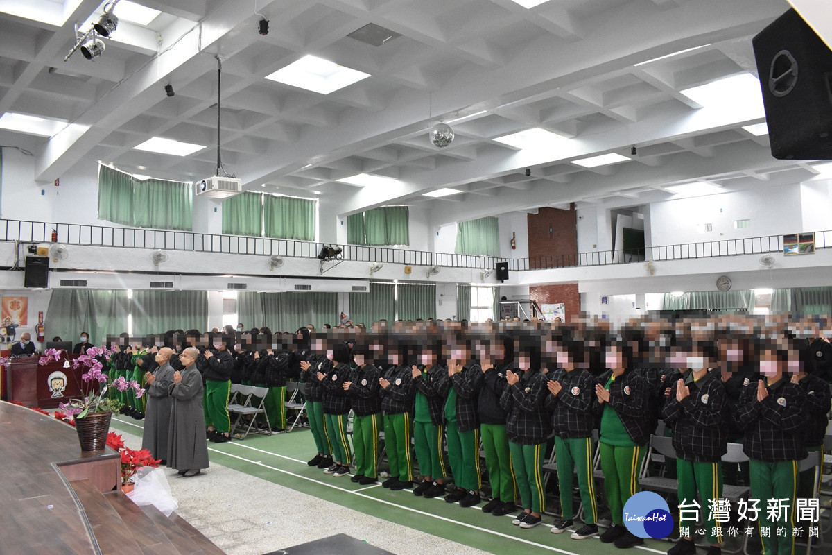 點滴愛心匯聚希望　勵志中學歲末祝福傳遞善的力量<br />
