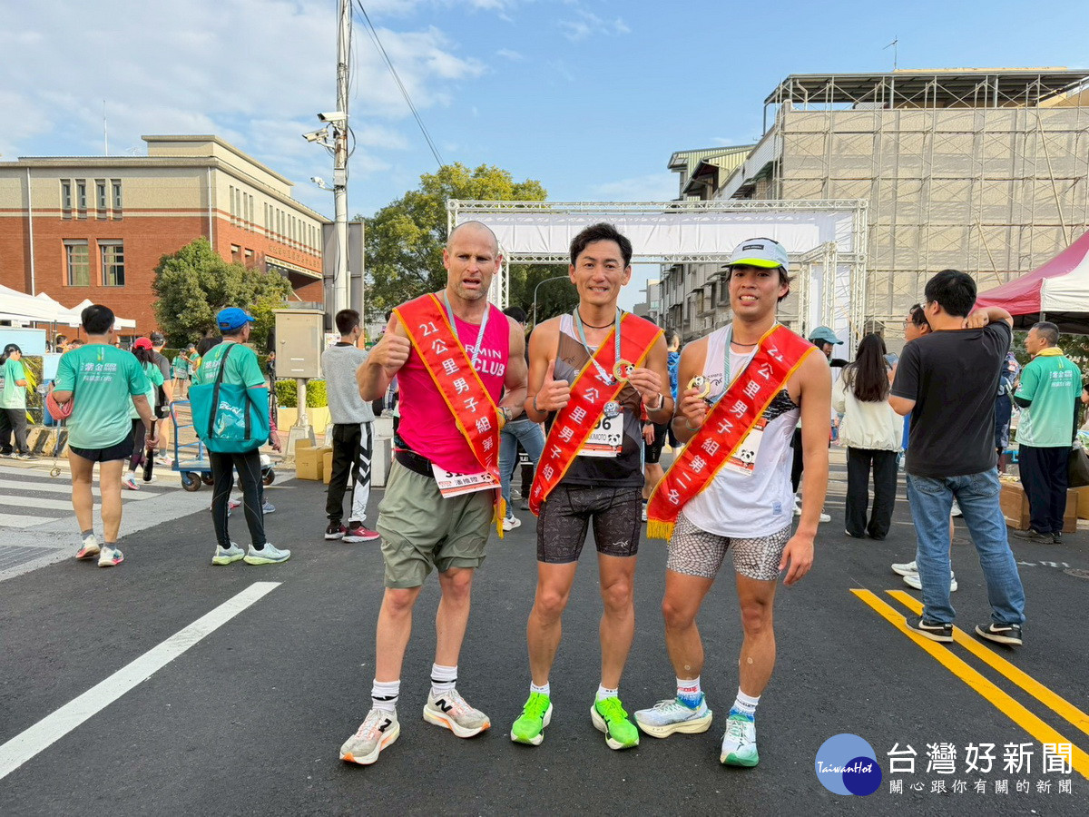 21K薯力全開男子組前三名被國外選手包辦。(竹山鎮公所提供)