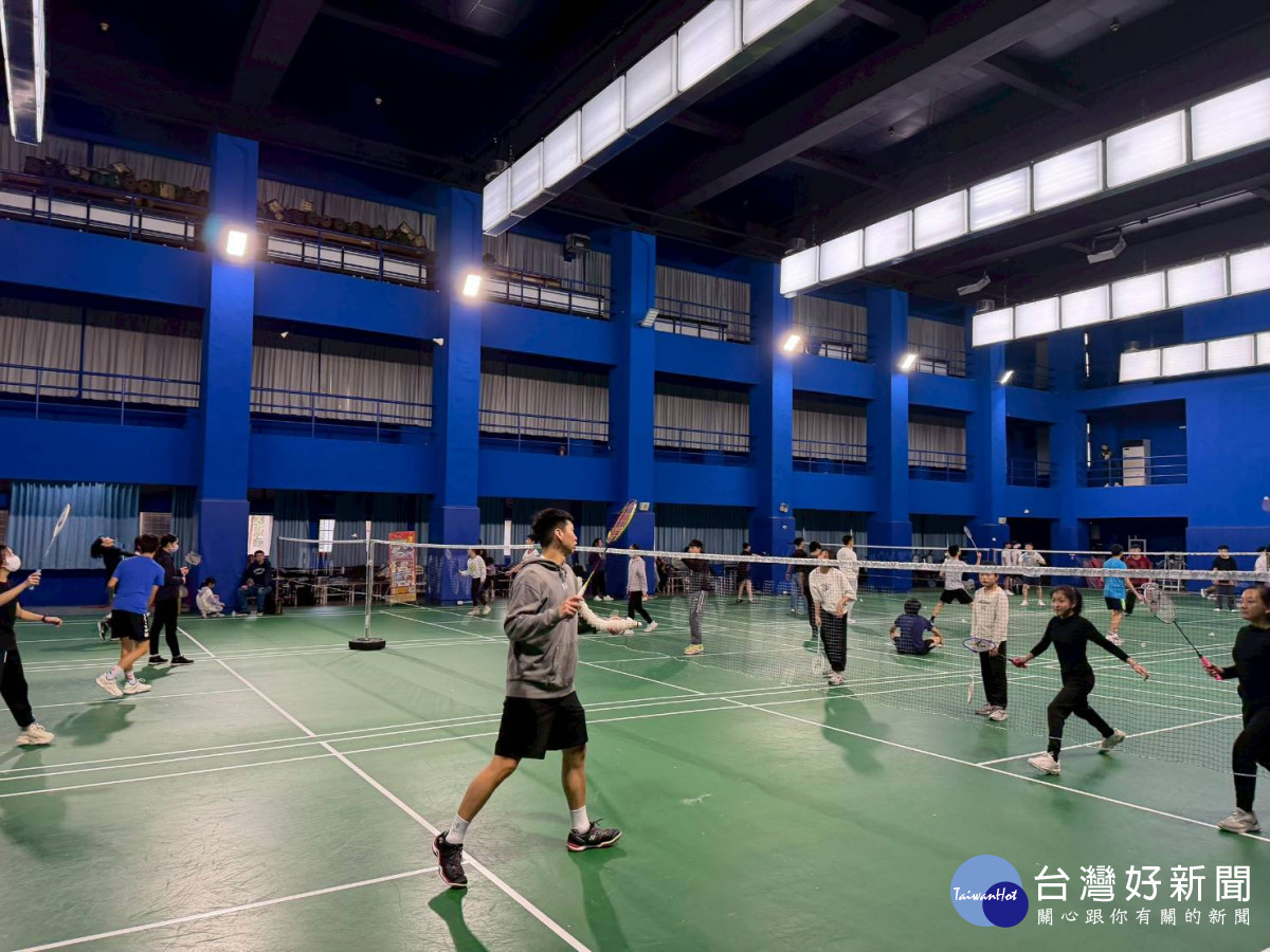 龜山分局於國立體育大學羽球館舉辦「115年寒假羽球體驗營」。