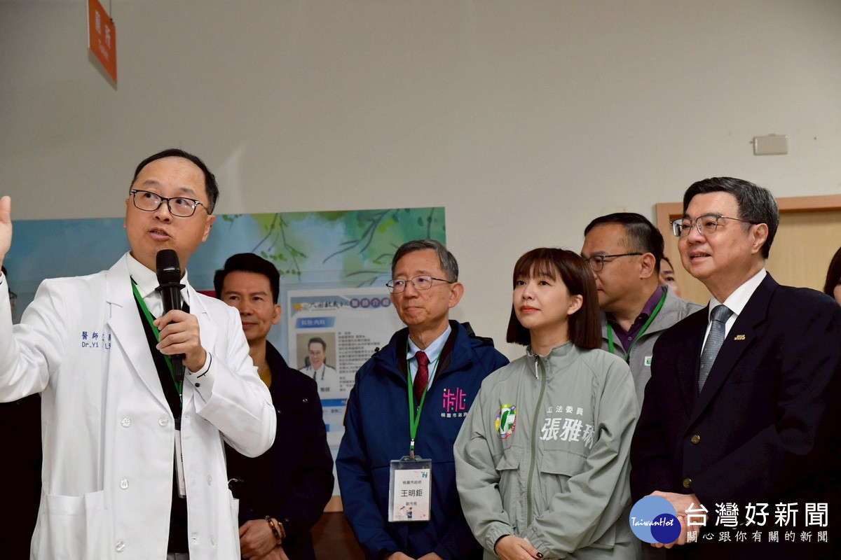 行政院長卓榮泰訪視桃園敏盛醫院UCC聽取院方說明。
