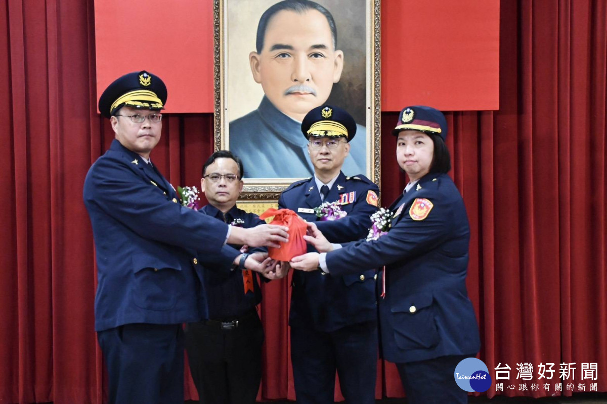 雲林縣警察局今(26)日上午舉行新任主任秘書、督察長布達暨卸、新任分局長聯合交接典禮／雲縣警局提供