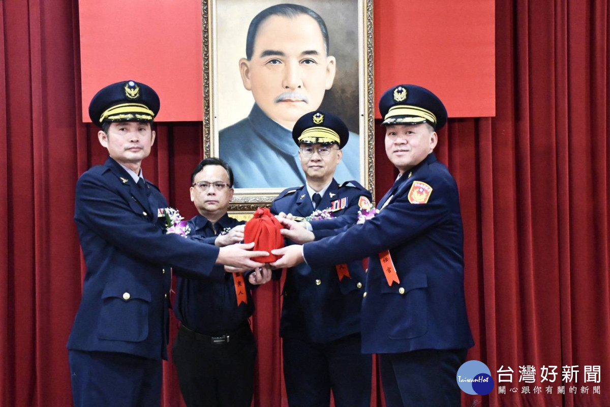 雲林縣警察局今(26)日上午舉行新任主任秘書、督察長布達暨卸、新任分局長聯合交接典禮／雲縣警局提供