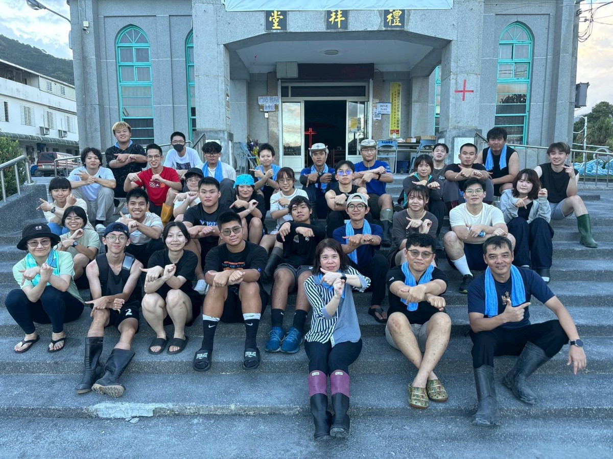 中原大學師生走入花蓮馬太鞍災區協助復原，展現全人教育的關懷行動。