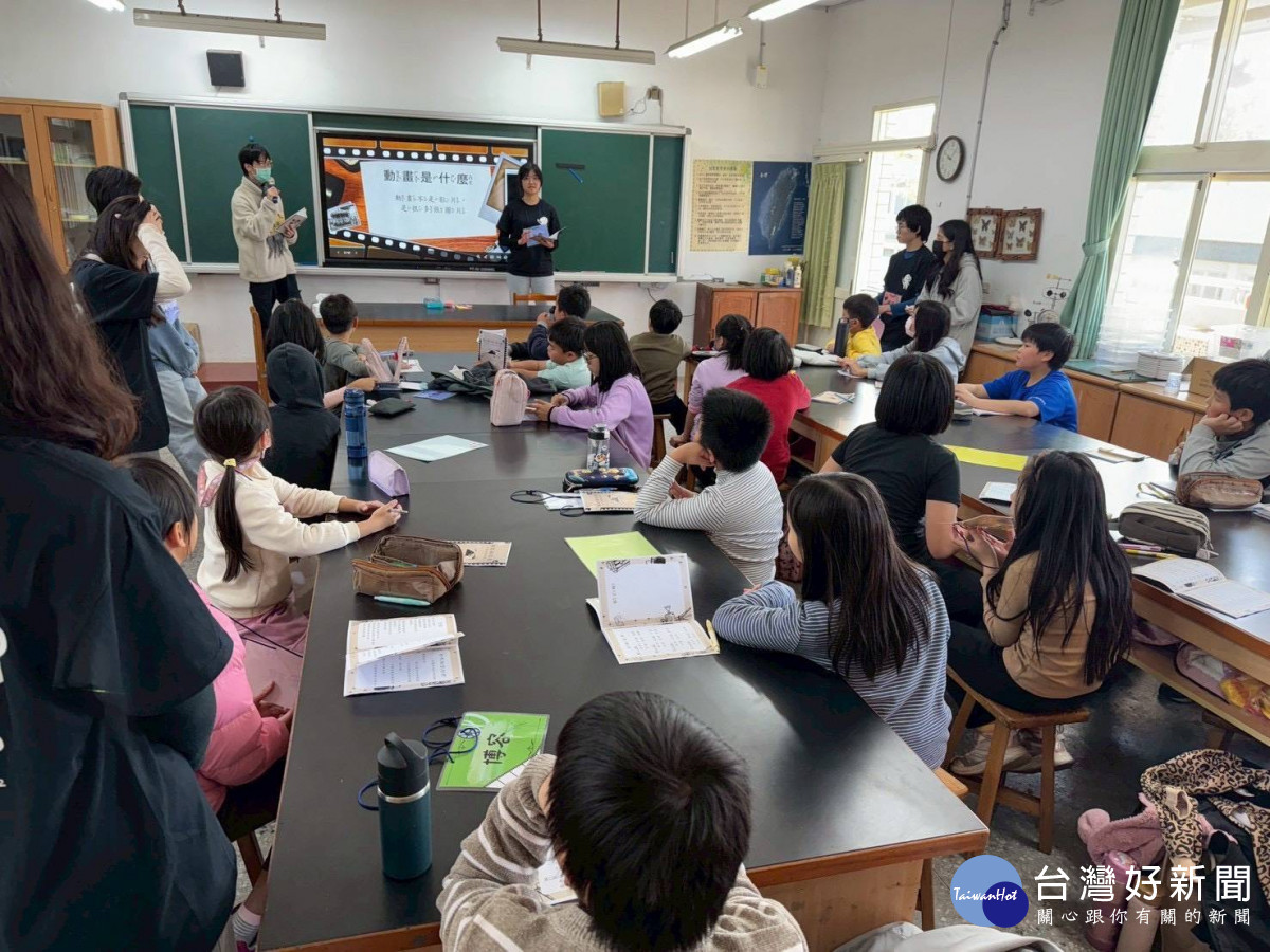 中原大學青年前往偏遠國小服務。