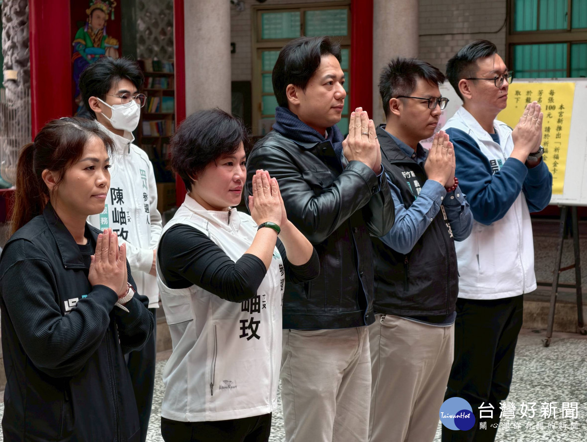 湖口鄉信仰中心「顯聖宮」參拜。