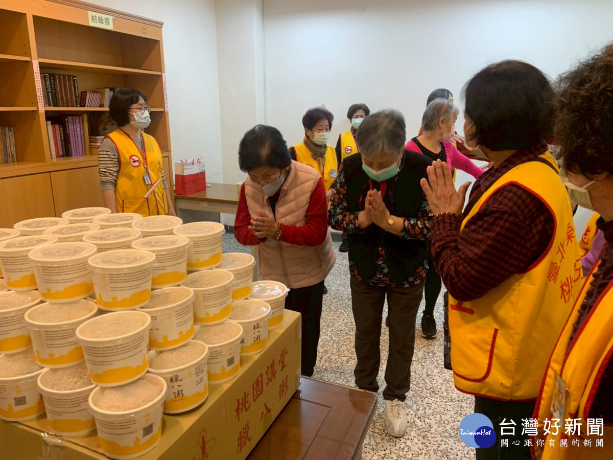 熱粥暖心福氣滿溢 北榮桃園分院臘八活動展關懷