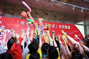 寒冬送暖不打烊，彰化縣府攜手麗園飯店百桌圍爐陪弱勢迎新年。圖／彰化縣政府提供