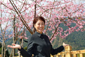 許縣長邀請全國民眾到信義鄉體驗「花與茶的饗宴」。（縣府提供）