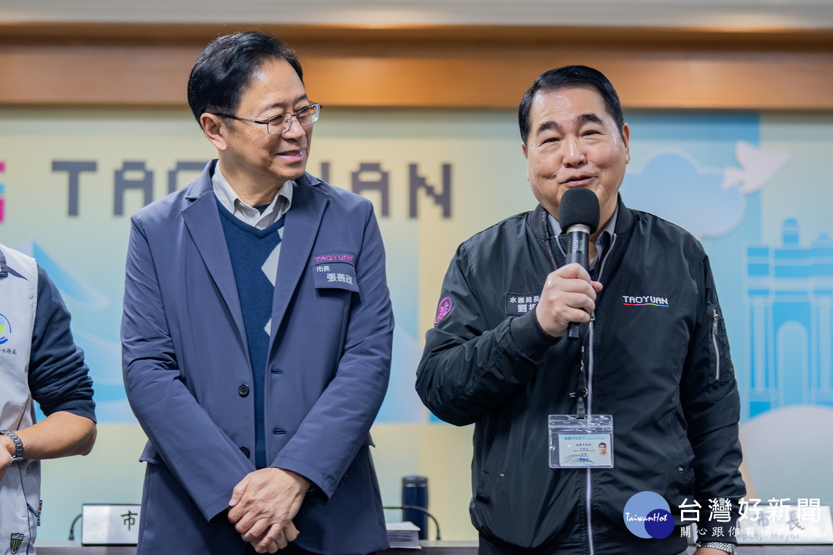 市府水務局長劉振宇說明龍山滯洪池打造健康城市暨高齡友善城市的理念。<br />