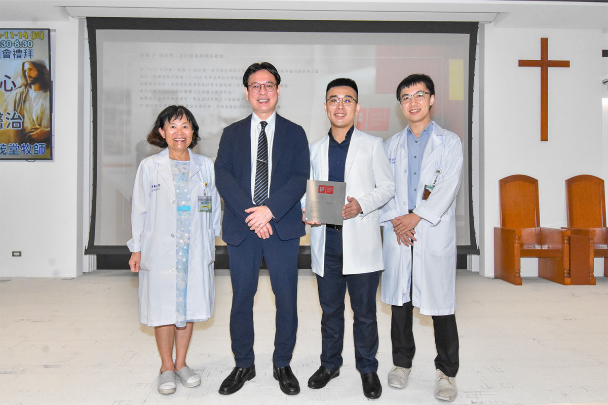 陳穆寬總院長(左2)肯定陳良誠醫師在繁忙的醫療工作之餘，仍投入醫材開發，他強調，醫院將持續支持醫護同仁在研究、教學與創新上的發展。