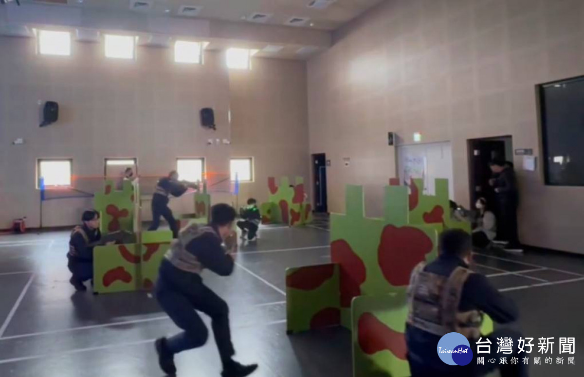 蘆竹分局舉辦 「鐳射對戰,流汗不留憾」 青少年活動。