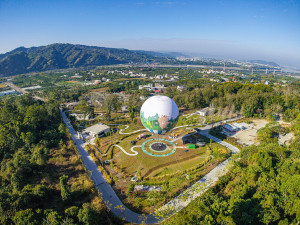 期待中的氦氣球曝光。（縣府提供）