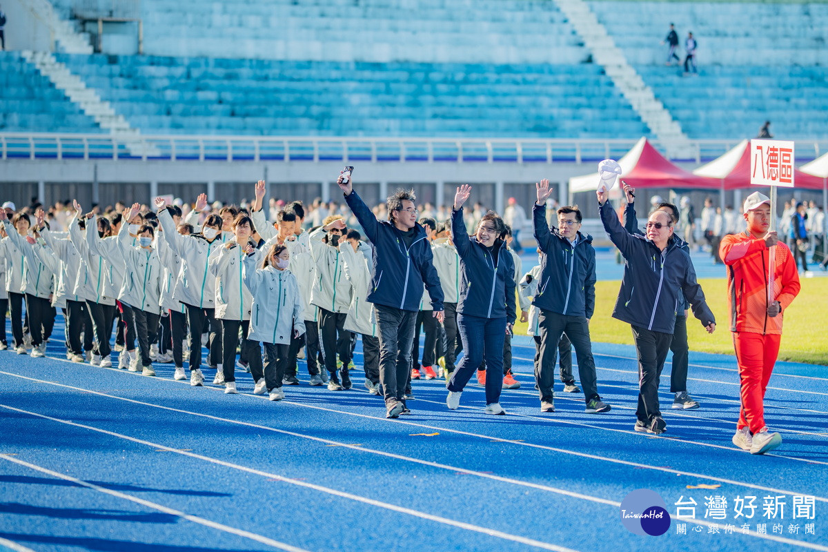 「115年桃園市中小學校聯合運動會」開幕典禮選手進場。<br />