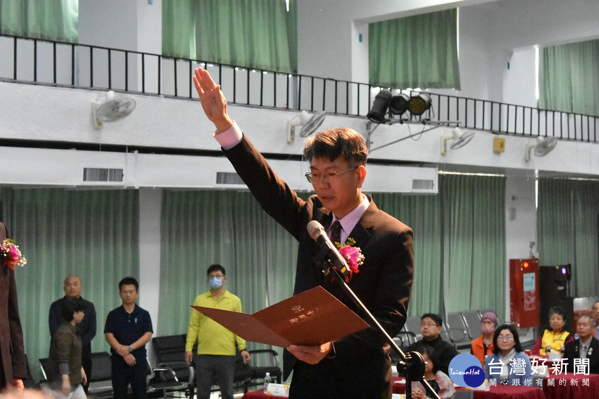 榮耀傳承，深耕教育    勵志中學辦理代理、新任校長交接典禮