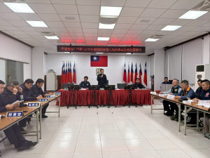 為防制青少年誤入不當場所及遏止不法犯罪，中壢警分局持續執行「雷霆除暴」專案勤務。