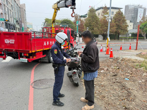 無照駕駛重罰新制上路首日，嘉義市警方共移置保管13輛車／警方提供