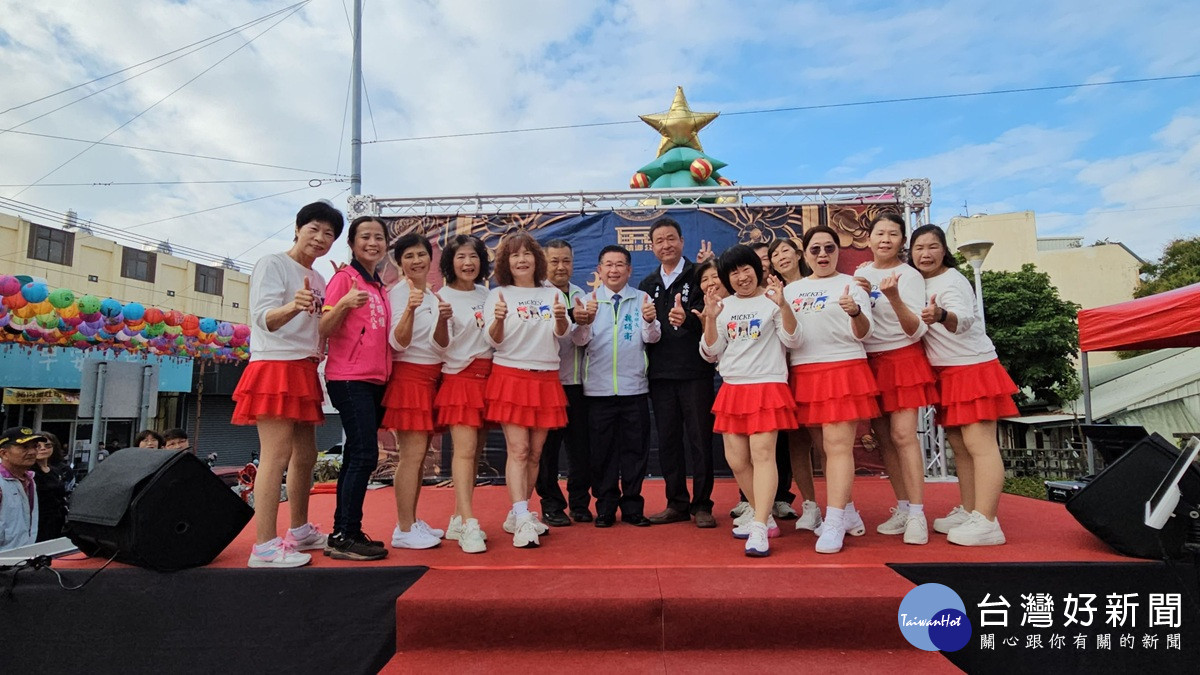 「揮毫迎春 愛傳永靖」鄉長偕書法家捐發票換春聯 溫馨共迎平安年