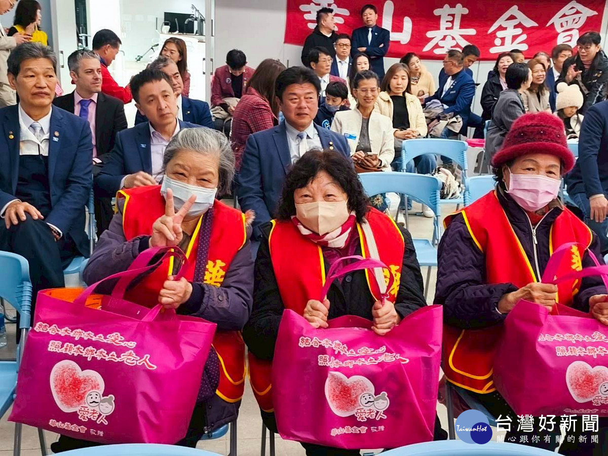 讓愛上桌 國際扶輪社3052地區第六分區捐年菜助孤老