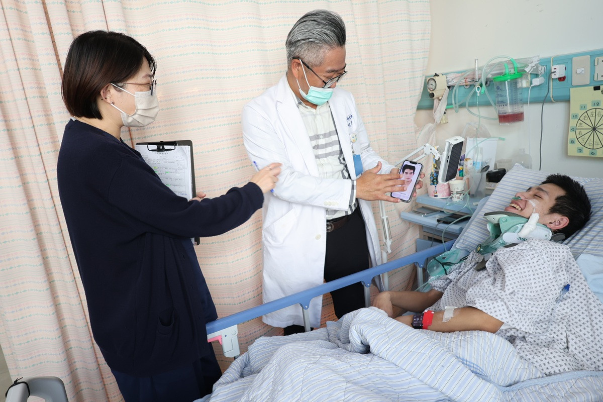 從警大夢想到病床微笑　19歲施同學以樂觀匯聚暖流