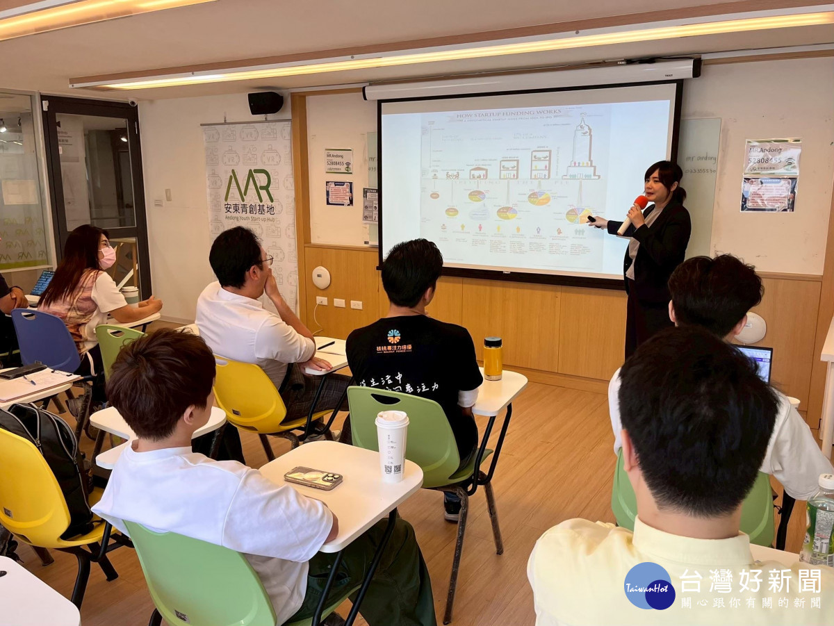 青創基地提供創業課程,幫助青創團隊掌握創業關鍵知識,提升創業成功率。