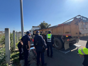 中壢警分局加強取締重劃區大型車違規。