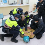 桃園市警局在春節前與轄內各金融機構、金銀珠寶業舉辦防搶演練。