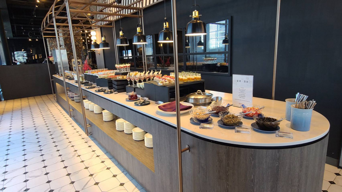 「蜜境.漫遊」甜點區獻上季節限定特典,本季以繽紛吸睛的「草莓盛宴」為主題,交織出專屬冬日的甜美儀式感。