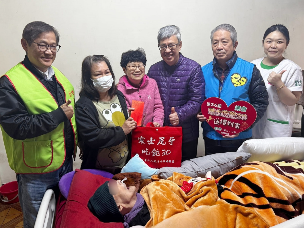 影／第36屆「寒士吃飽30」全台啟動　哈雷車隊化身送禮大使傳遞溫暖